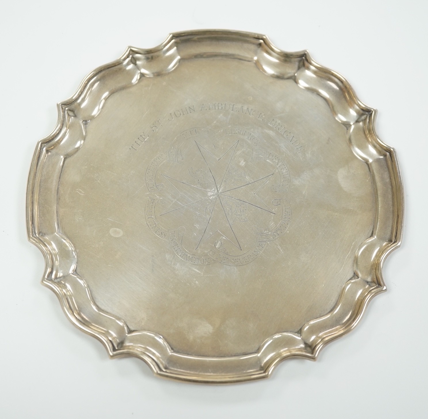 A modern silver presentation small tray, with engraved inscription relating to the St John Ambulance Brigade, Hong Kong, Birmingham, 1974, 15.6cm, 4.2oz.